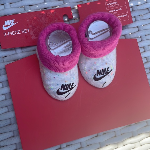 NIKE Infant/ Newborn Baby Bootie Size 0-6 Months - Picture 4 of 6